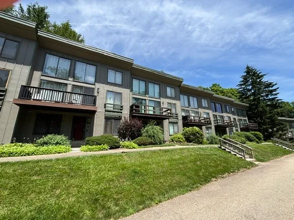 55 Valley View Rd, Hidden Valley, PA 15502