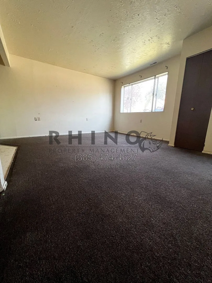 2 bed, 1.5 bath, 1078 sqft, $1,305 — Photo 3