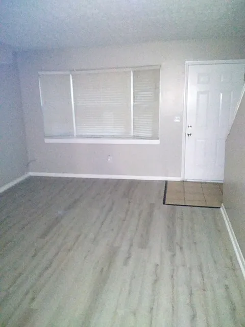 2 bed, 1.5 bath, 1048 sqft, $1,195 — Photo 3