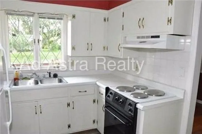 8909 W 71st St — Photo 2