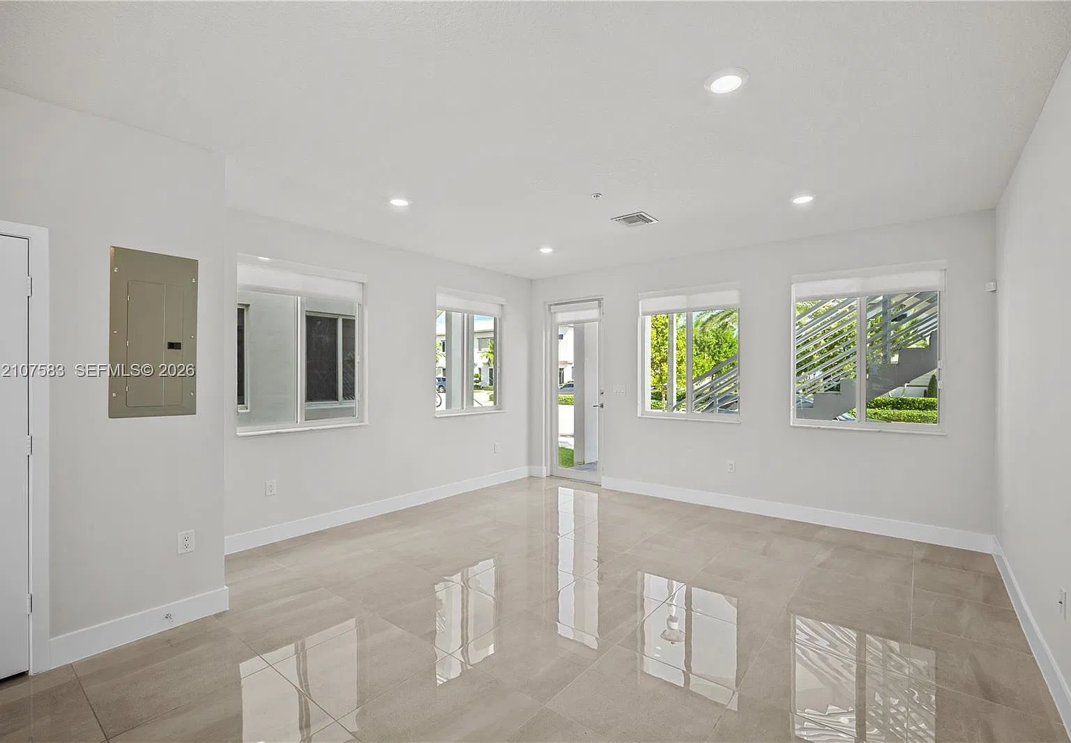 3 bed, 2.5 bath, 1315 sqft, $3,600 — Photo 1