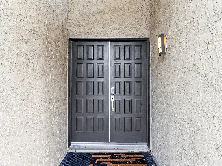 15937 La Ronda Cir — Photo 2