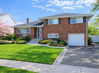 24 Willets Avenue, Syosset, NY 11791