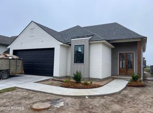 222 Whispering Meadows Rd, Broussard, LA 70518