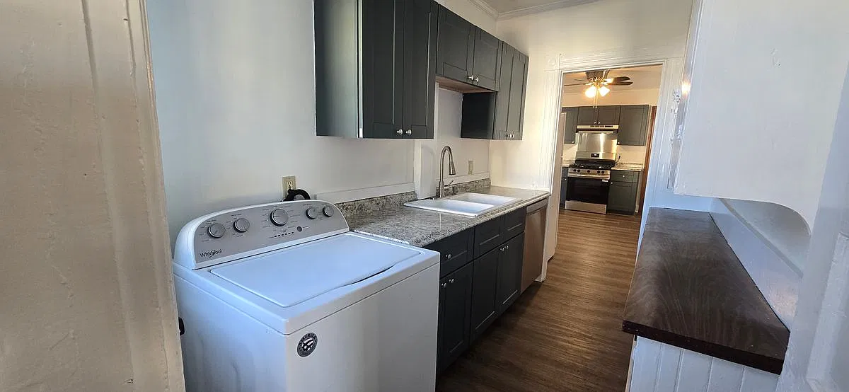 3 bed, 1.0 bath, 1300 sqft, $2,500 — Photo 1