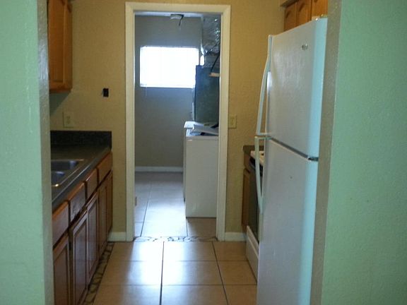 3rd image of 469 Summer St