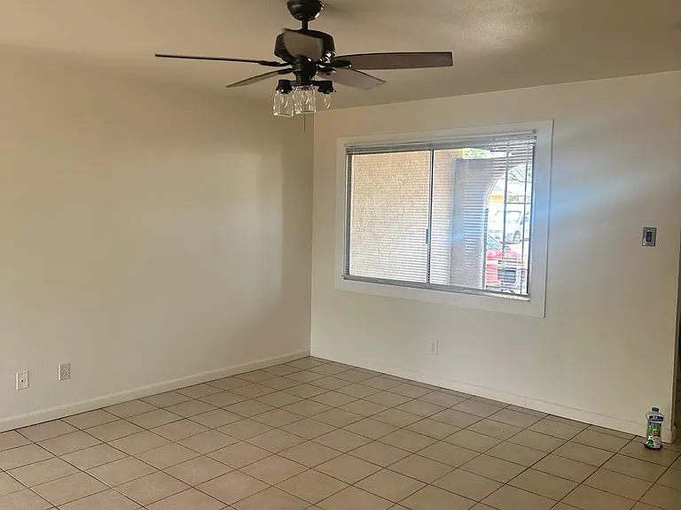 5212 N 67th Dr — Photo 3