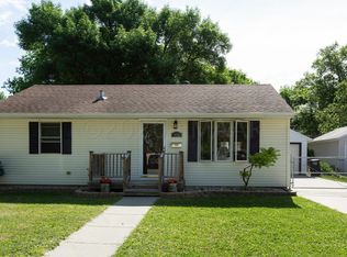 922 21st St S, Fargo, ND 58103