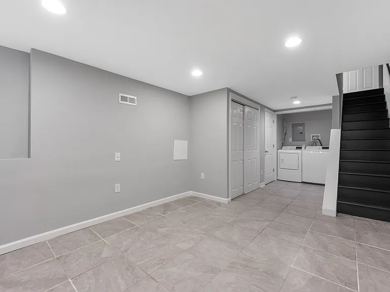 1451 N Dover St — Photo 8