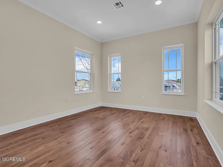 58 Cove Rd — Photo 13