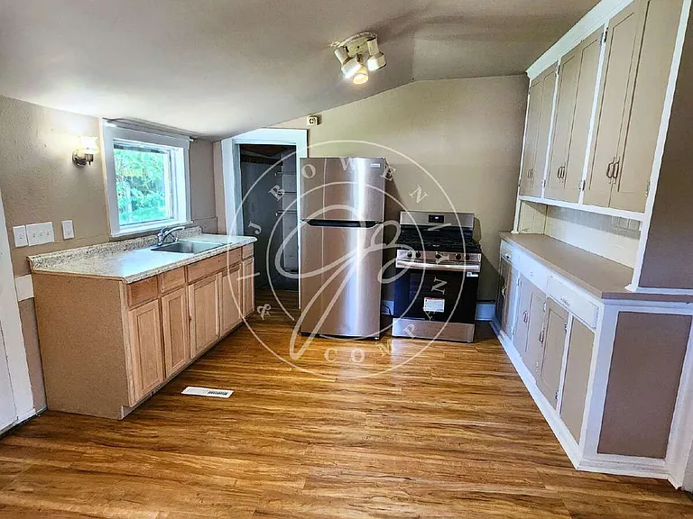 537 Maumee Ave — Photo 9