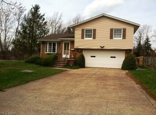 1832 E Skyline Dr, Lorain, OH 44053