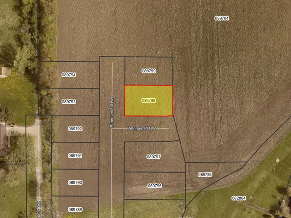 1147 Petersen Ct NW, Stewartville, MN 55976