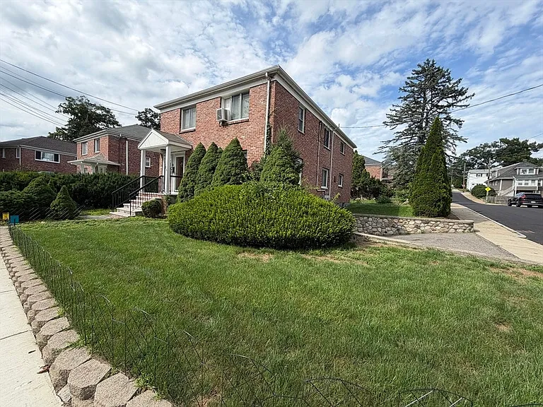 28 Sparrow St #28 — Photo 23