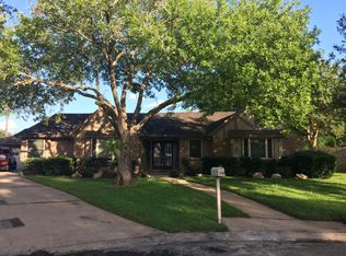 200 Rampart Ct, League City, TX 77573
