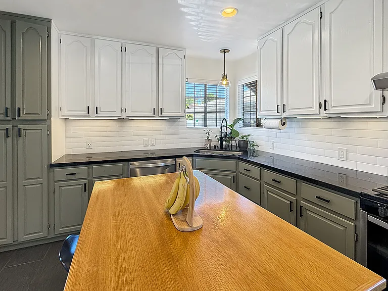 2052 Santa Fe Ave — Photo 12