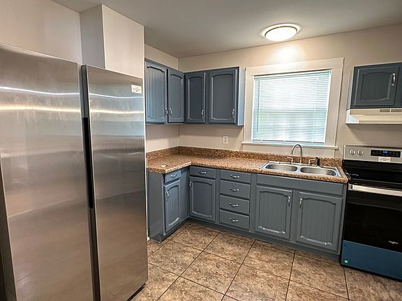4th image of 303 Lewis St
