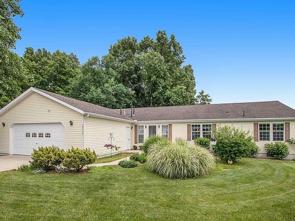 2nd image of 29936 Roscommon Dr