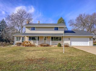 4125 James Cir, Arden Hills, MN 55112