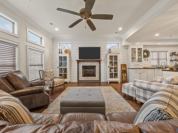 5th image of 100 Bishop Bend Dr