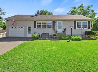 30 Celeste Dr, Rensselaer, NY 12144