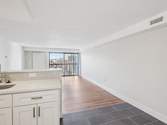 4th image of 16 Elmer St #99a1f23f5