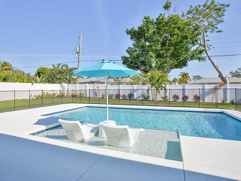 1115 Mallorca Dr — Photo 32