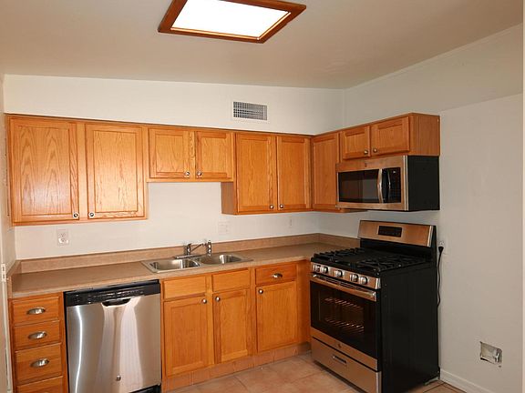 3rd image of 909 W Missouri St