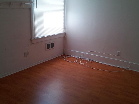 2nd image of 2210 1/2 W Jefferson Blvd APT 4