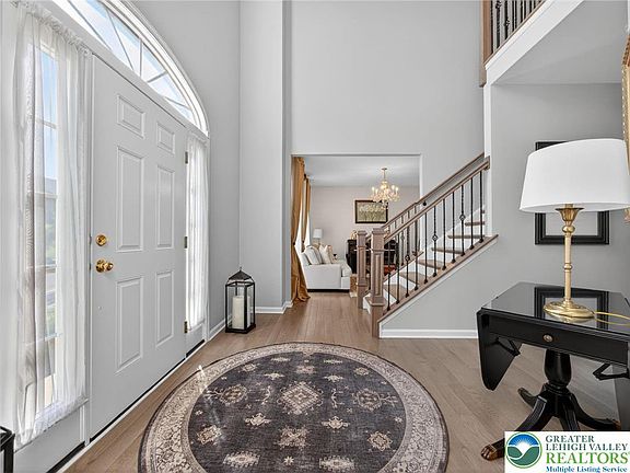 4th image of 7018 Tuscany Dr