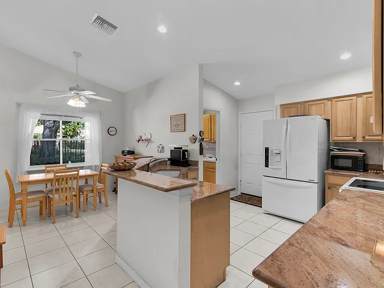 443 Dundee Ct — Photo 21