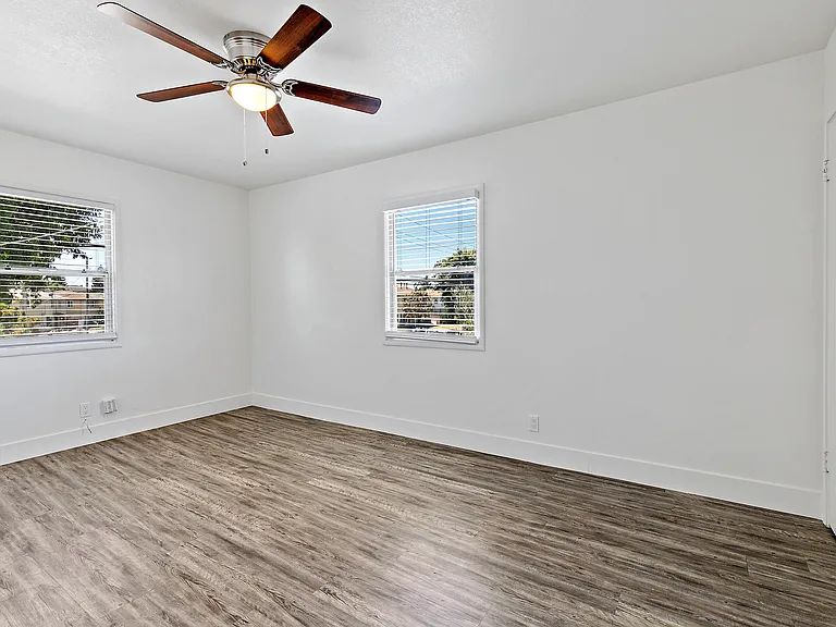 Hesperian Townhomes — Photo 14