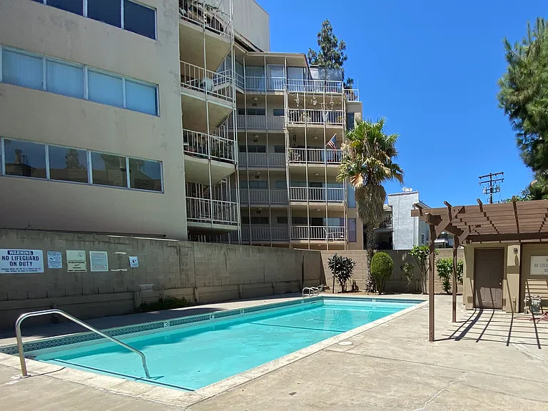 French Park Apartments — Photo 11
