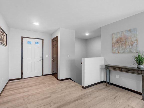 4th image of N9284 Constellation Dr