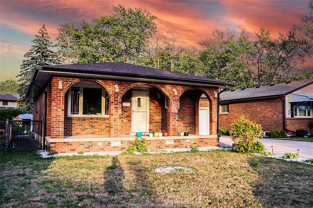 3 bed, $2,799 — Photo 2