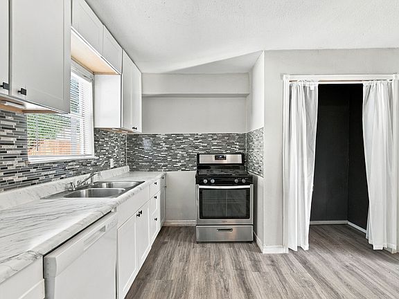 5th image of 707 N Walnut St