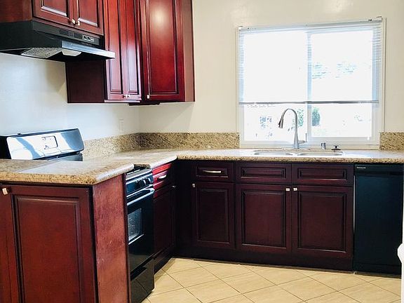 4th image of 1155 N Gardner St #4