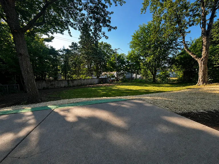1607 Macarthur Dr — Photo 13