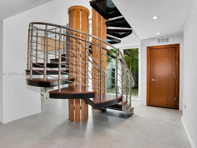 2475 S Bayshore Dr — Photo 11