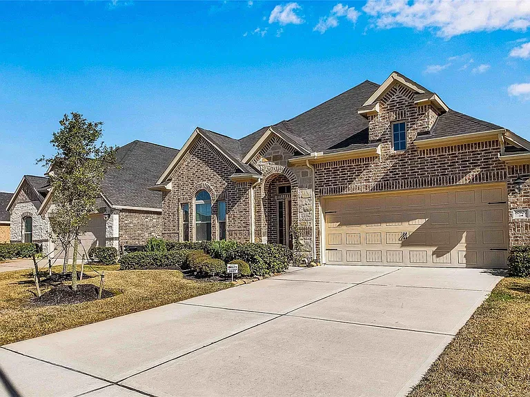 8807 Seguin Cove Ln — Photo 1