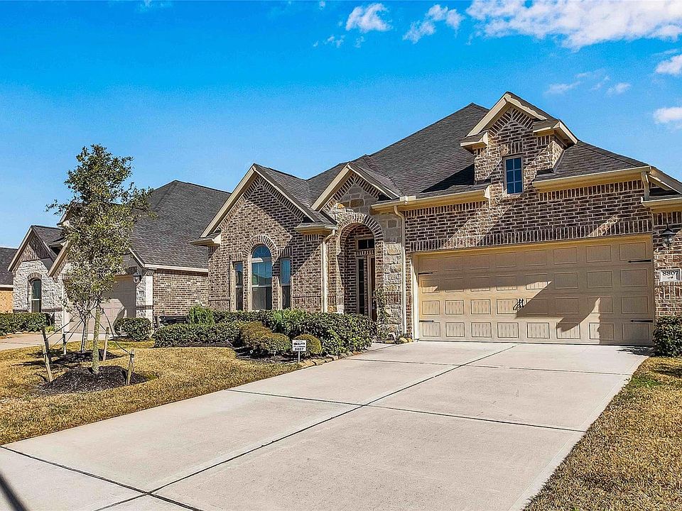 1st image of 8807 Seguin Cove Ln