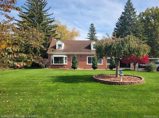 22505 Meridian Rd, Grosse Ile, MI 48138