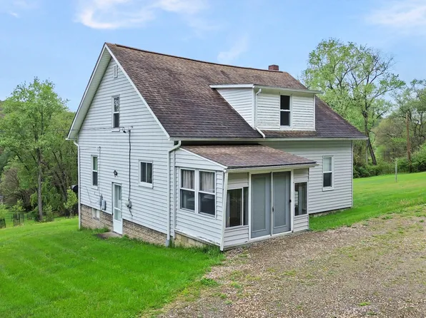 127 Squirrel Hl, New Florence, PA 15944