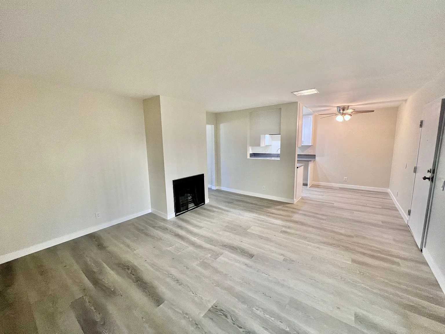 Astoria Apartments — Photo 2