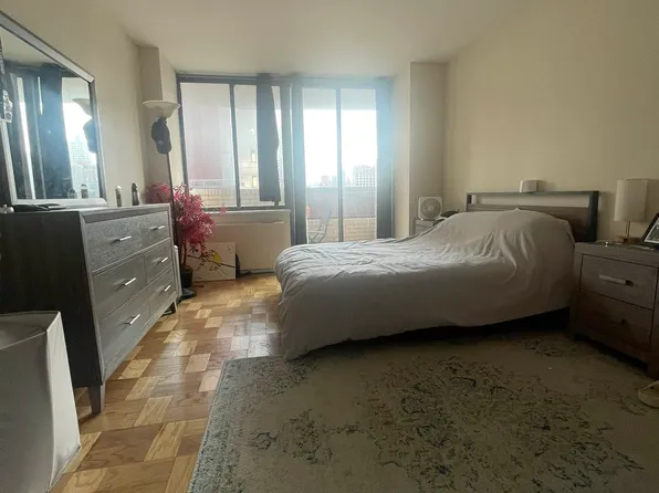 311 East 38th Street 14A image 2 of 10