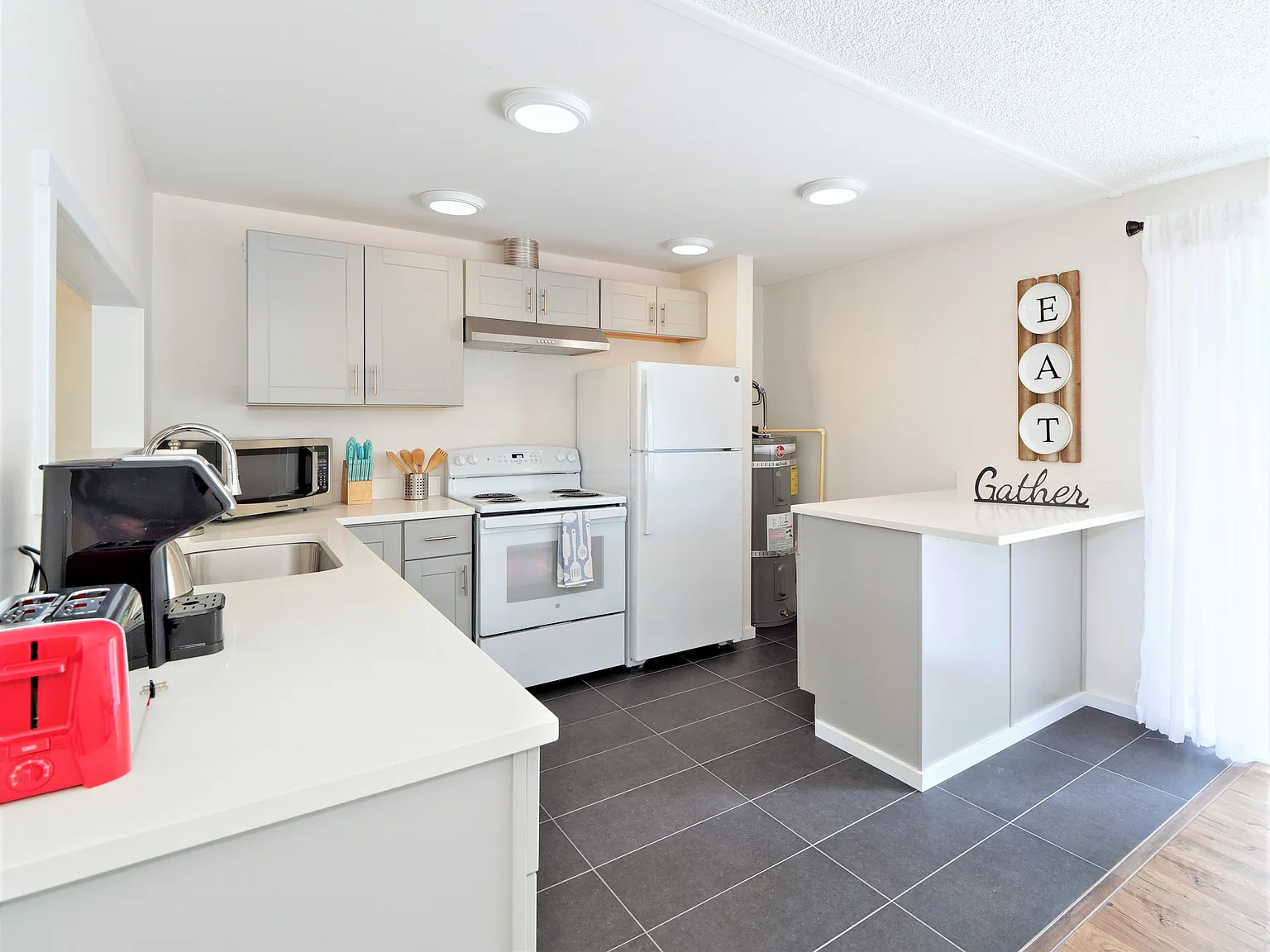 2 bed, 1224 sqft, $2,199 — Photo 3