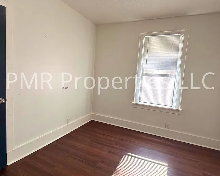 2439 Larimore Ave — Photo 6