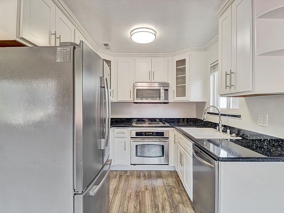 4th image of 1621 Sixth Ave APT 4