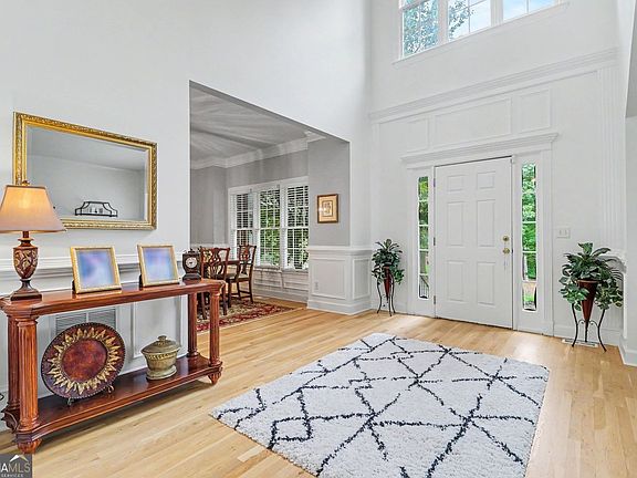 2nd image of 315 Summer Shade Ln