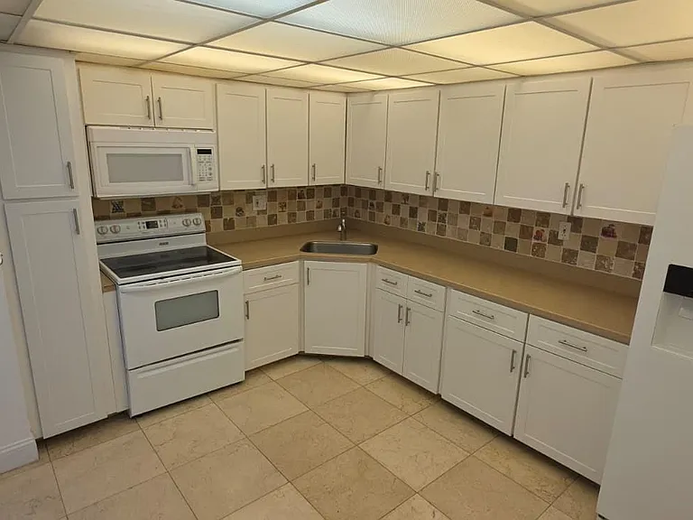 2750 NE 183rd St #2010 — Photo 15